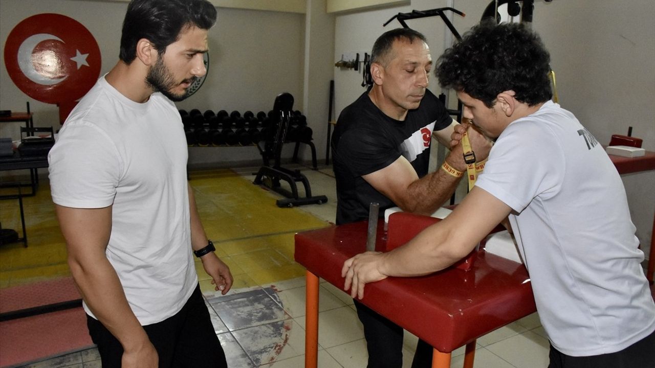 Hüsrev Doğru, Kızına Verdiği 'Dünya Şampiyonluğu' Sözü İçin Varna'ya Hazırlanıyor