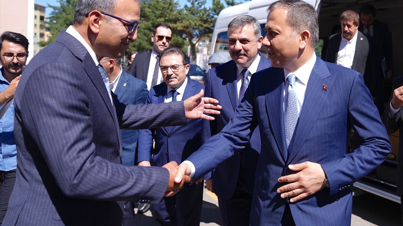 İçişleri Bakanı Ali Yerlikaya Erzurum Valiliği'ni Ziyaret Etti