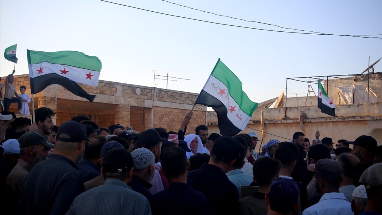 İdlib'de Dürzilerden Süveyda'nın Bölünmesine Karşı Kitlesel Protesto