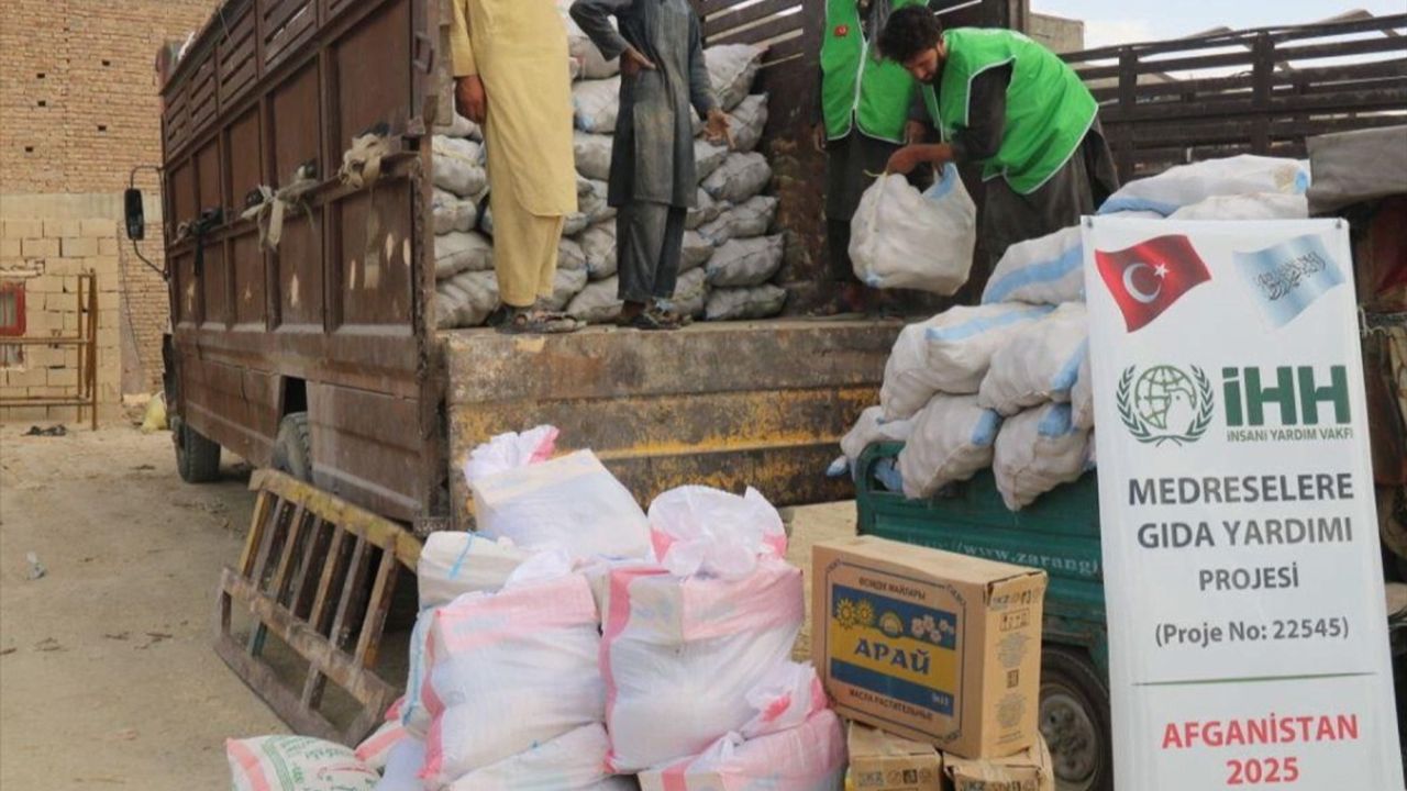 İHH'den Afganistan'a 1100 Gıda Paketi Yardımı