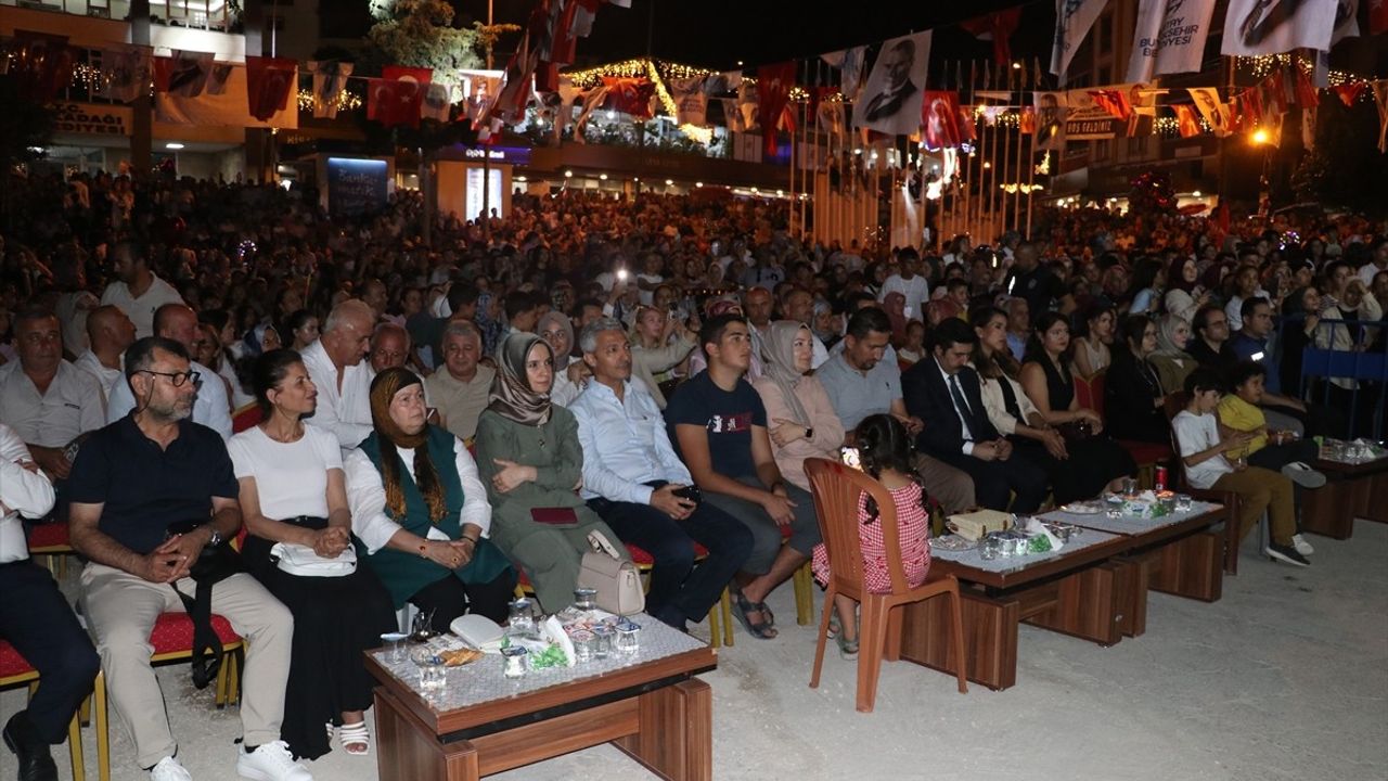 İlyas Yalçıntaş Hatay'da konser verdi: Yayladağı Festivali'nde coşku