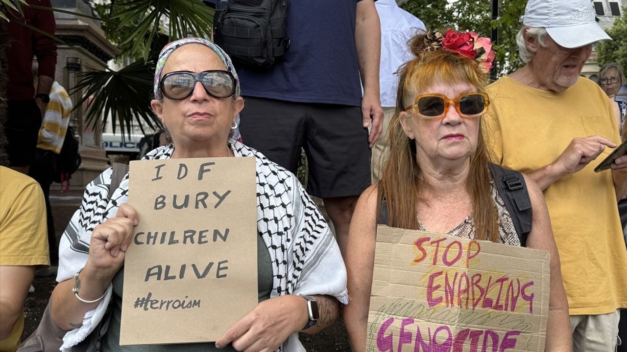 İngiltere'de 'Palestine Action' Grubuna Destek Eylemi: Çok Sayıda Gözaltı