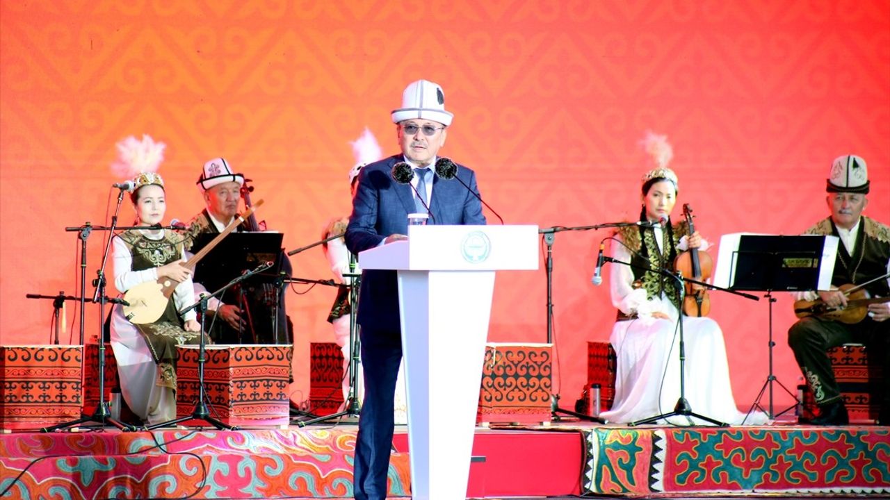 İpek Yolu Müzik Topluluğu, Issık Göl'deki Kültür Festivalinde Büyüledi