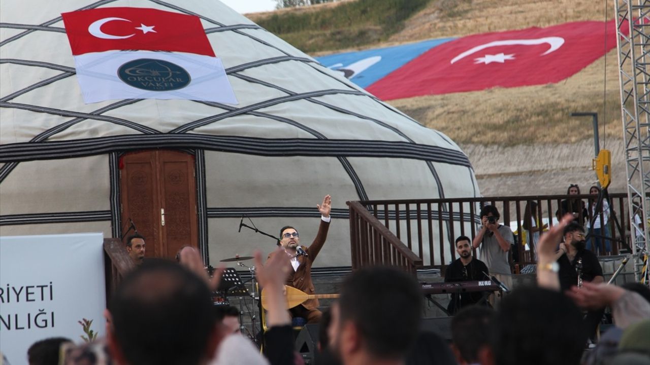 İsmail Altunsaray Ahlat'ta sahne aldı — Malazgirt Zaferi'nin 954. yıl kutlaması