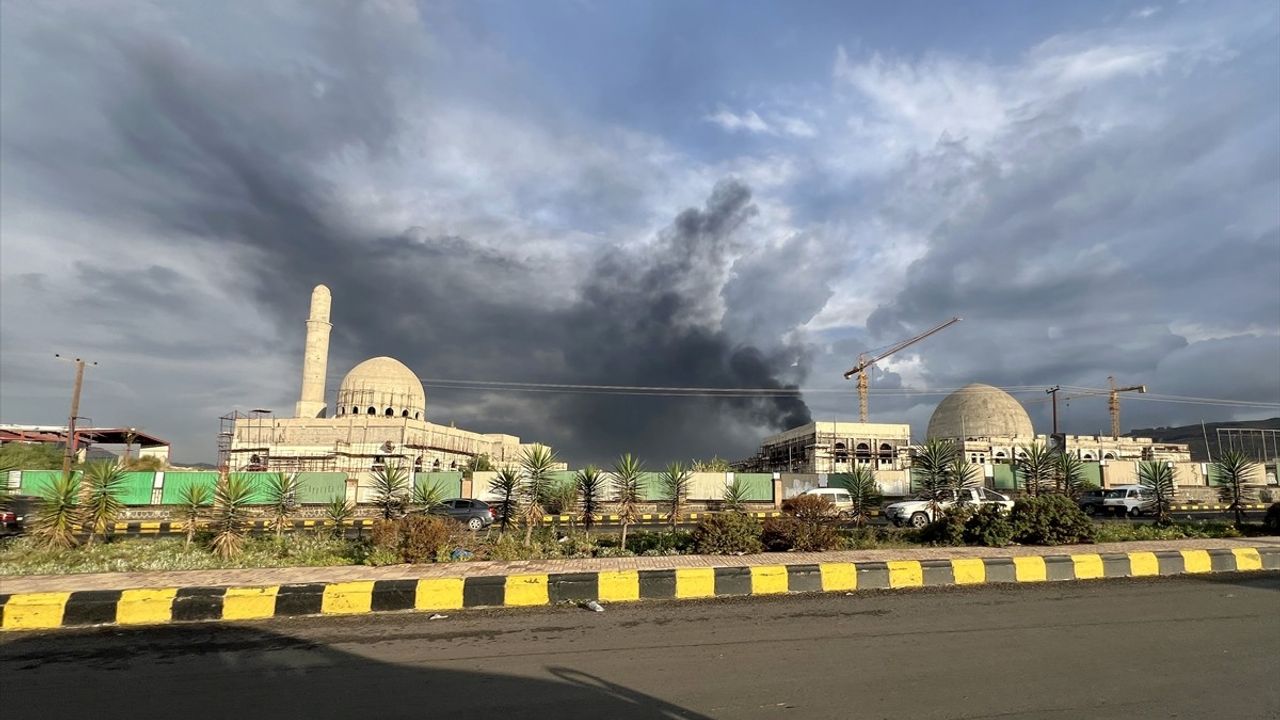 İsrail'in Sana'ya Hava Saldırısı: 2 Ölü, 35 Yaralı