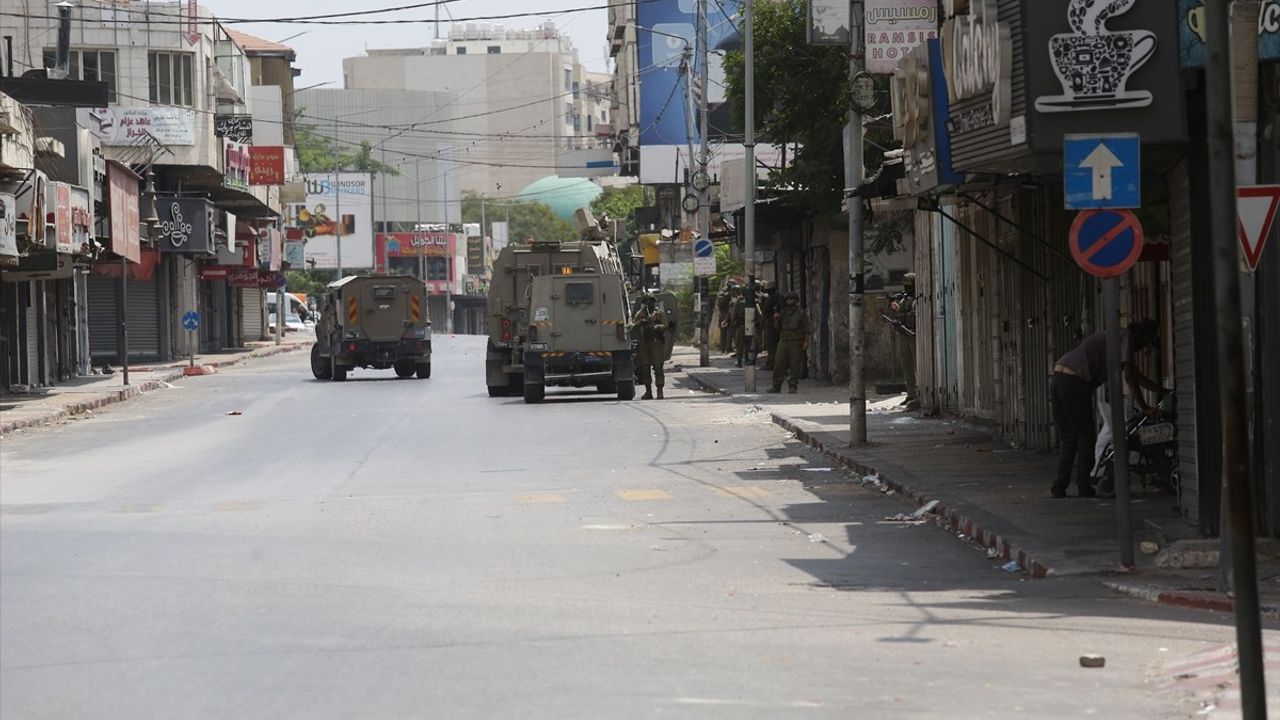 İsrail Nablus'a Baskın Düzenledi: Eski Şehir Kuşatıldı, Evler Askeri Karargaha Çevrildi