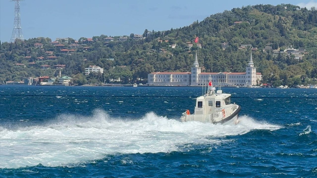 İstanbul Boğazı'nda Kayıp Rus Yüzücü: Nikolay Svechnikova İçin Arama Başladı