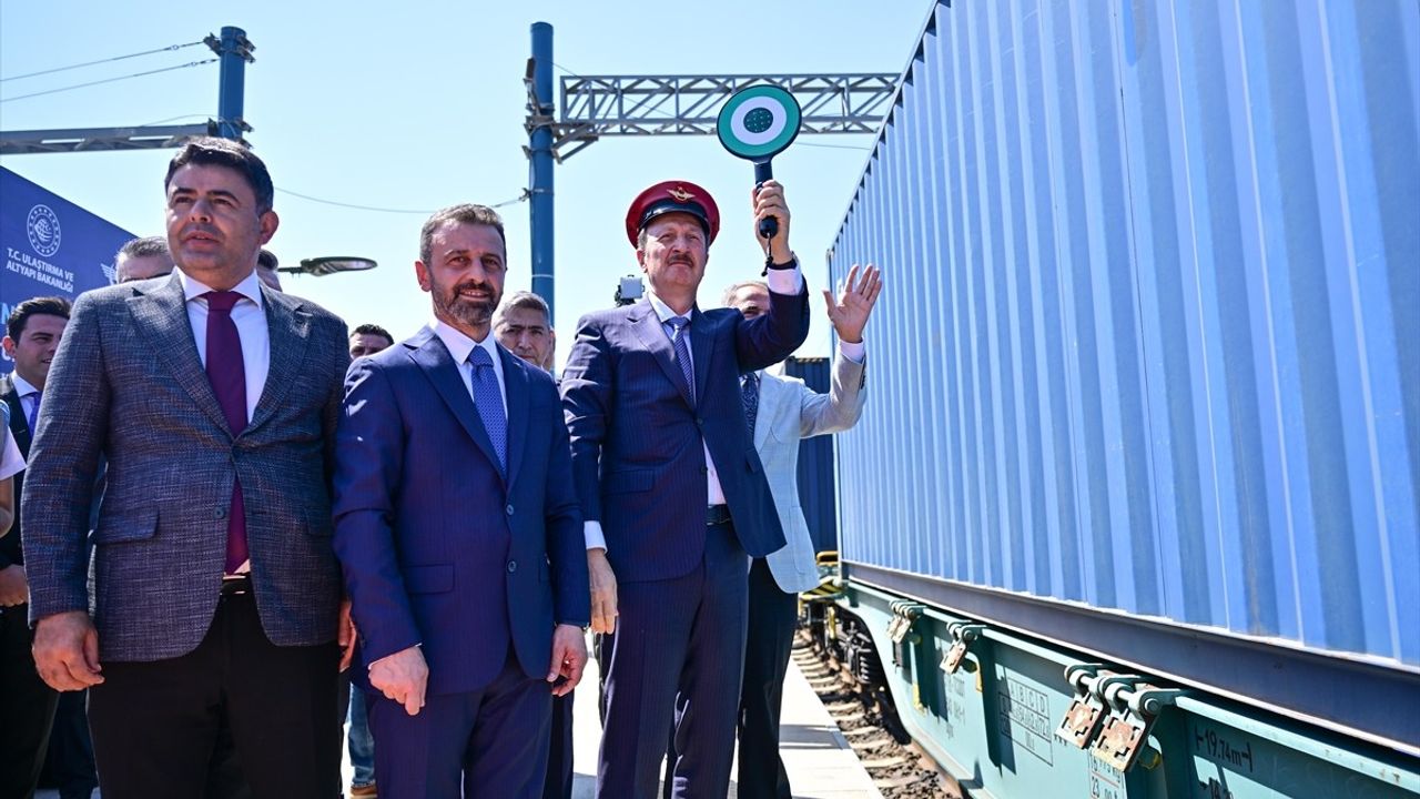 İstanbul, Çin'den Yola Çıkan Yük Trenlerini Avrupa'ya Uğurladı