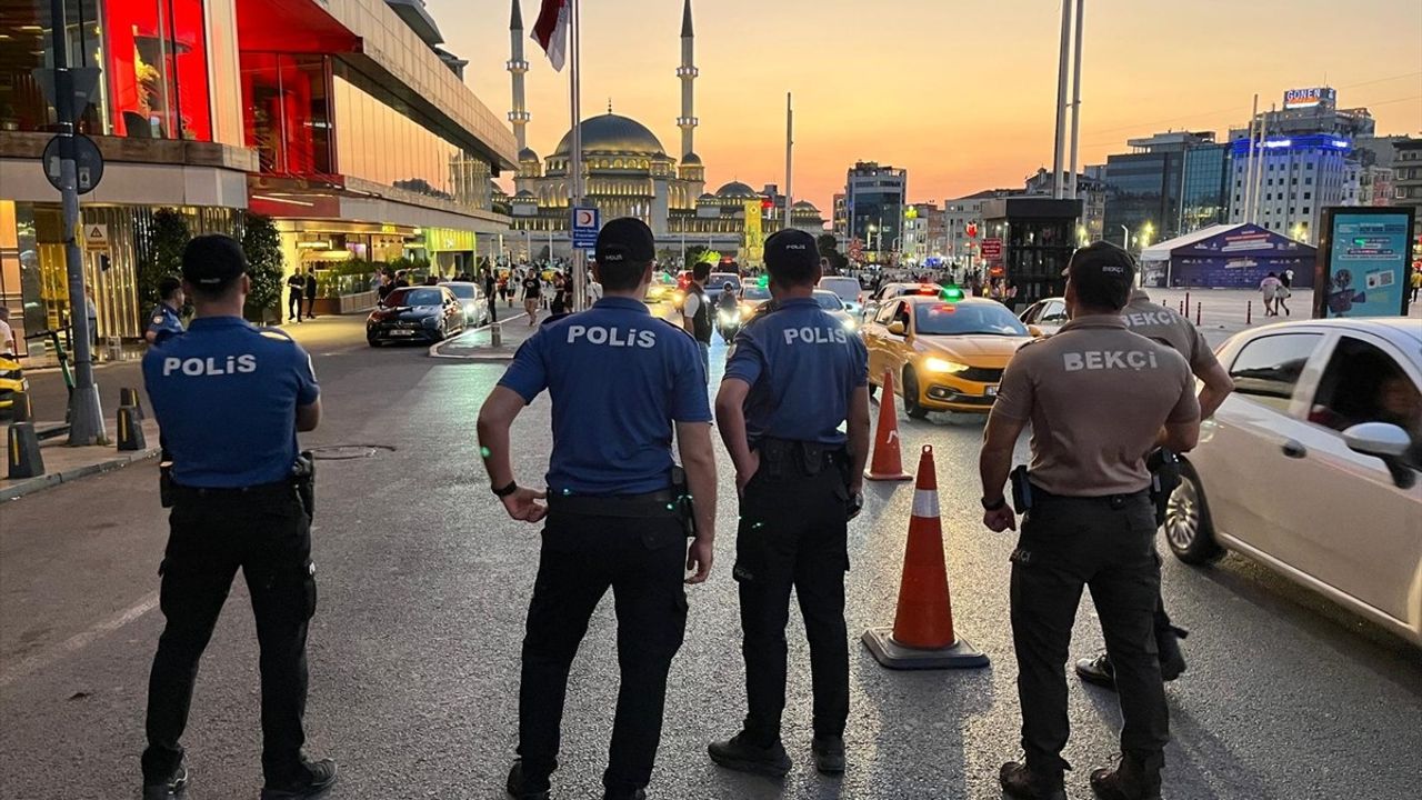 İstanbul'da Helikopter Destekli 'Huzur Uygulaması' Gerçekleştirildi