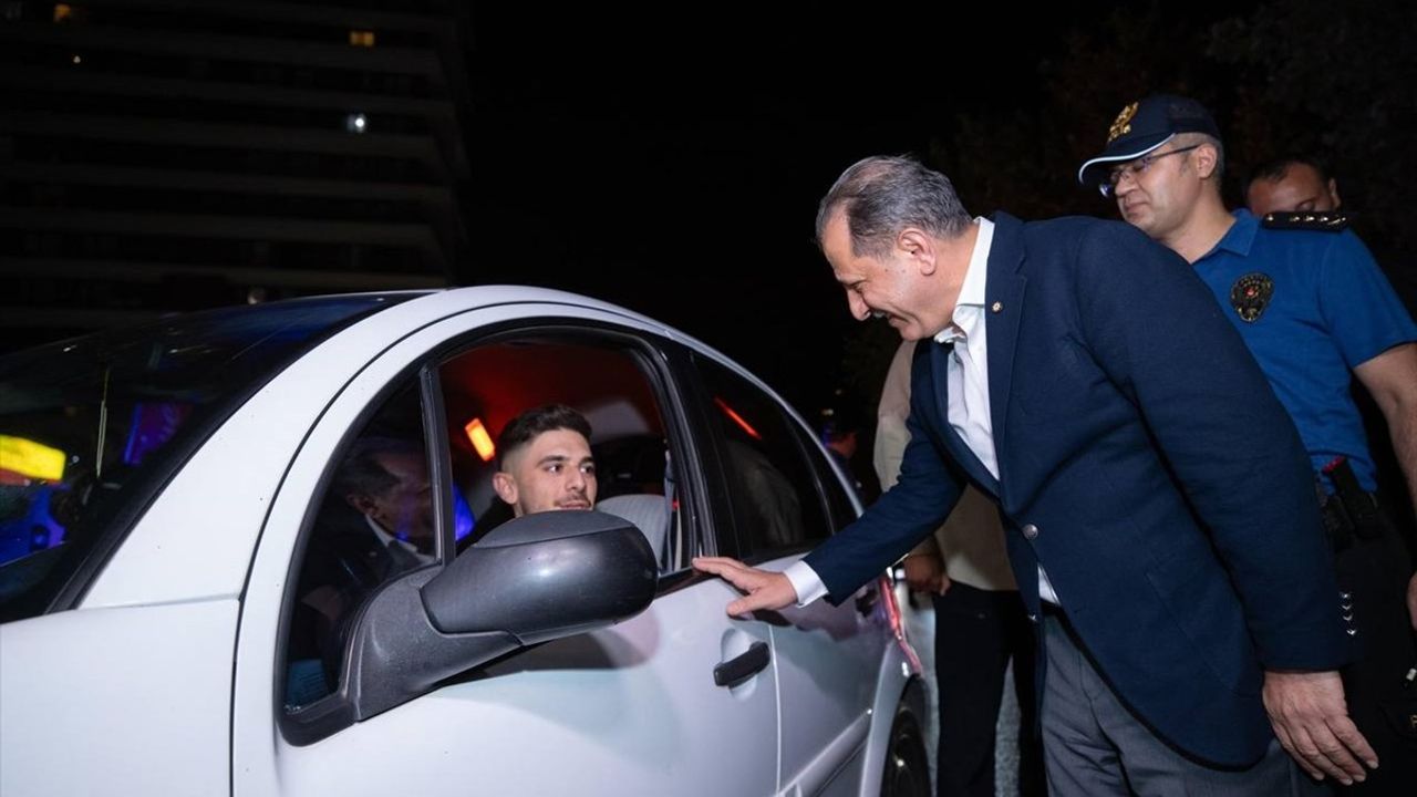 İstanbul'da 'Huzur İstanbul' Uygulamasında 677 Şüpheli Yakalandı