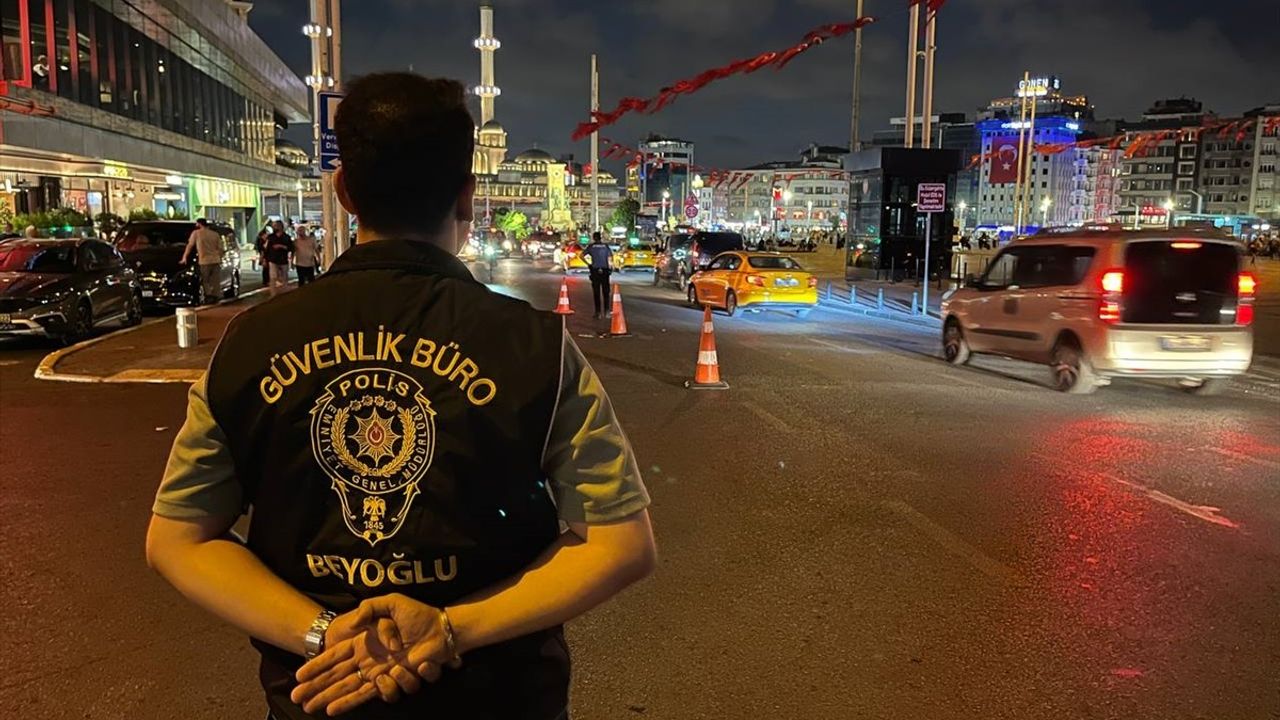 İstanbul'da Polisten Geniş 'Huzur Uygulaması' — Fatih, Kadıköy, Beyoğlu'da Denetim
