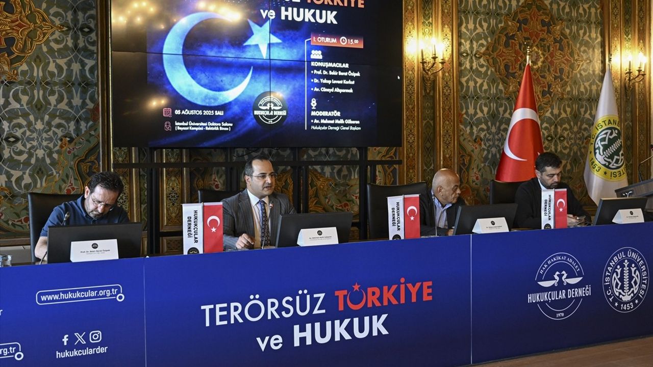 İstanbul'da 'Terörsüz Türkiye ve Hukuk' Paneli Gerçekleşti