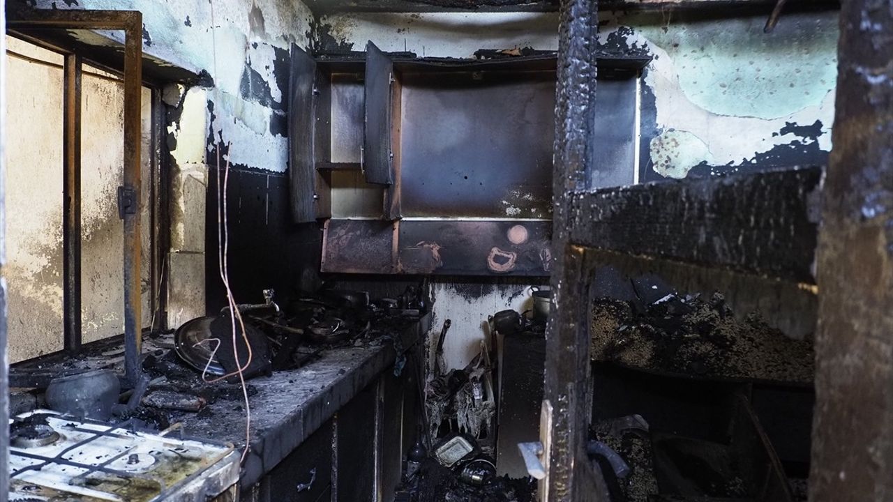 İzmir Çiğli'de Baraka Yangını: 34 Küçükbaş Telef Oldu