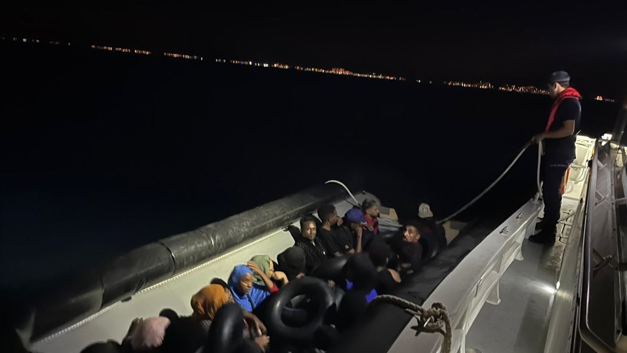 İzmir'de 83 Düzensiz Göçmen Yakalandı: 1 Gözaltı