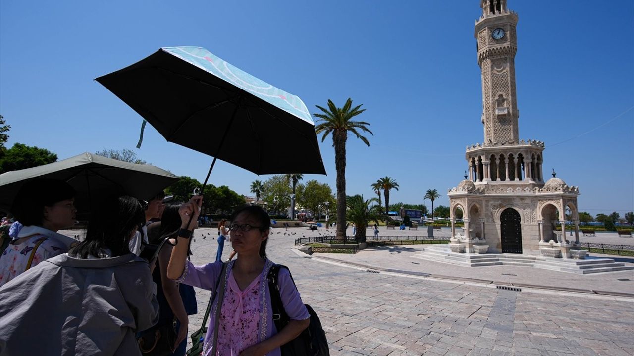 İzmir'de Sıcak Hava Etkisini Gösteriyor