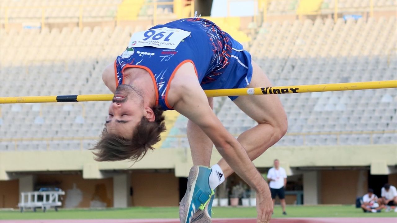 İzmir'de Türkiye Büyükler Atletizm Şampiyonası Başladı