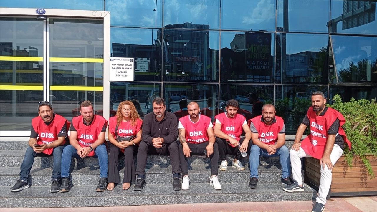 İzmir Karabağlar'da İşçiler Alacakları İçin Eylem Yaptı