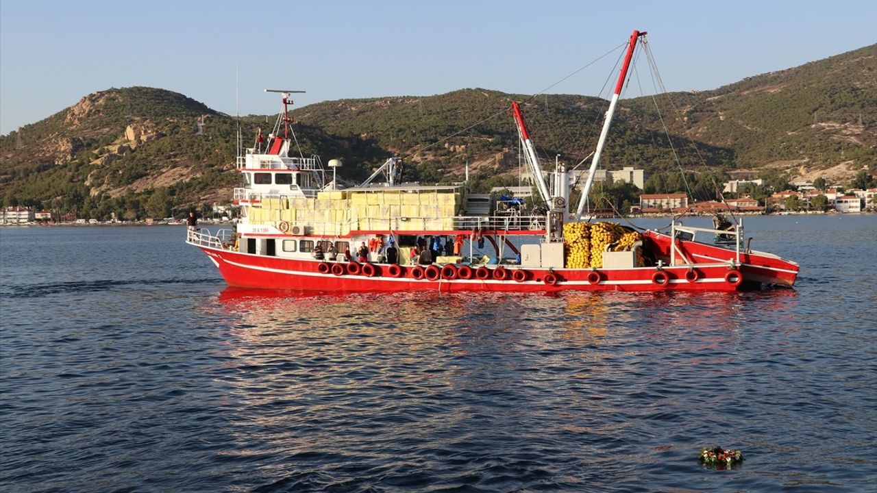 İzmirli Balıkçılar 2025-2026 Av Sezonunu 'Vira Bismillah' Diyerek Açıyor