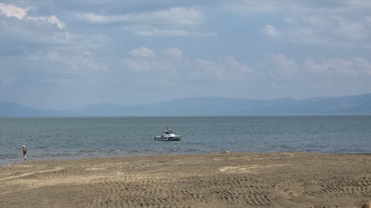 İznik Gölü'nde Kayıp 6 Yaşındaki Çocuk İçin Geniş Arama Başladı