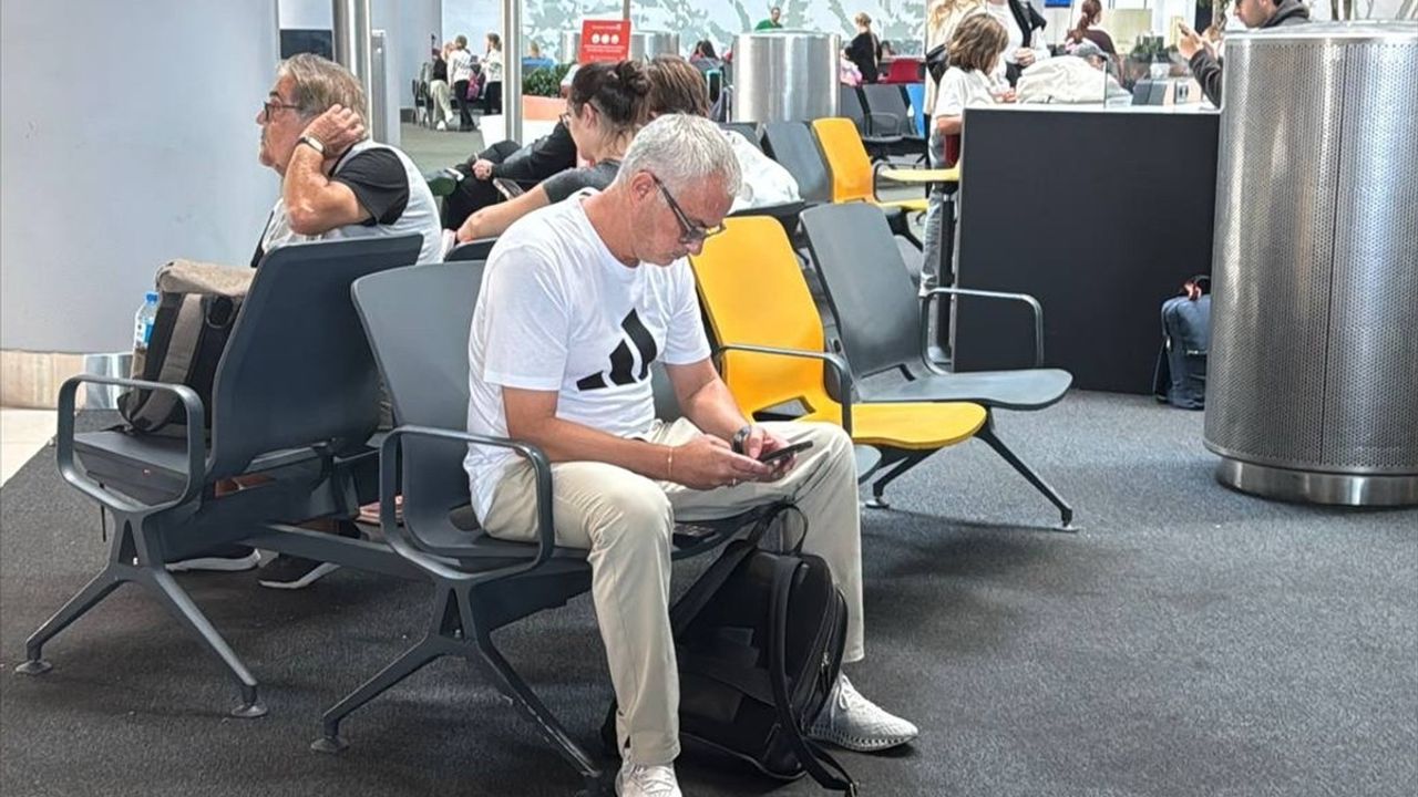 Jose Mourinho İstanbul'dan Ayrıldı: Fenerbahçe ile Sözleşmesi Feshedildi