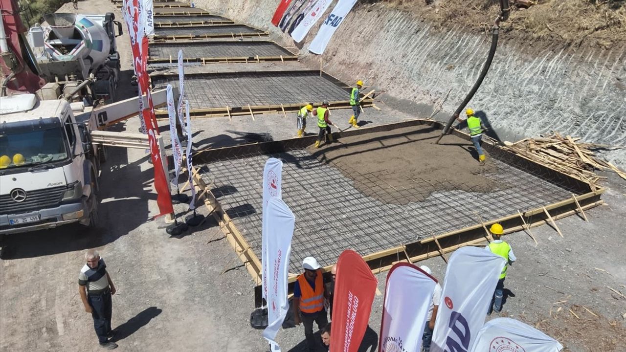 Kahramanmaraş'ta 86 Ahırın Temeli Depremzede Besiciler İçin Atıldı