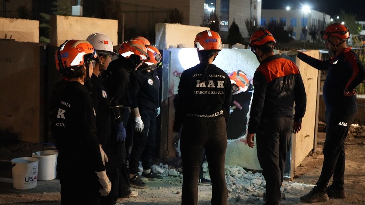 Kahramanmaraş'ta Bacıyan Kadın Arama Kurtarma Ekibi Deprem Tatbikatı