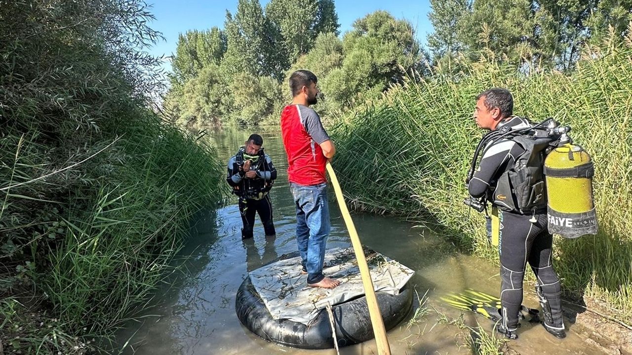 Kahramanmaraş'ta Balık Tutarken Nehre Düşen Genç Boğuldu