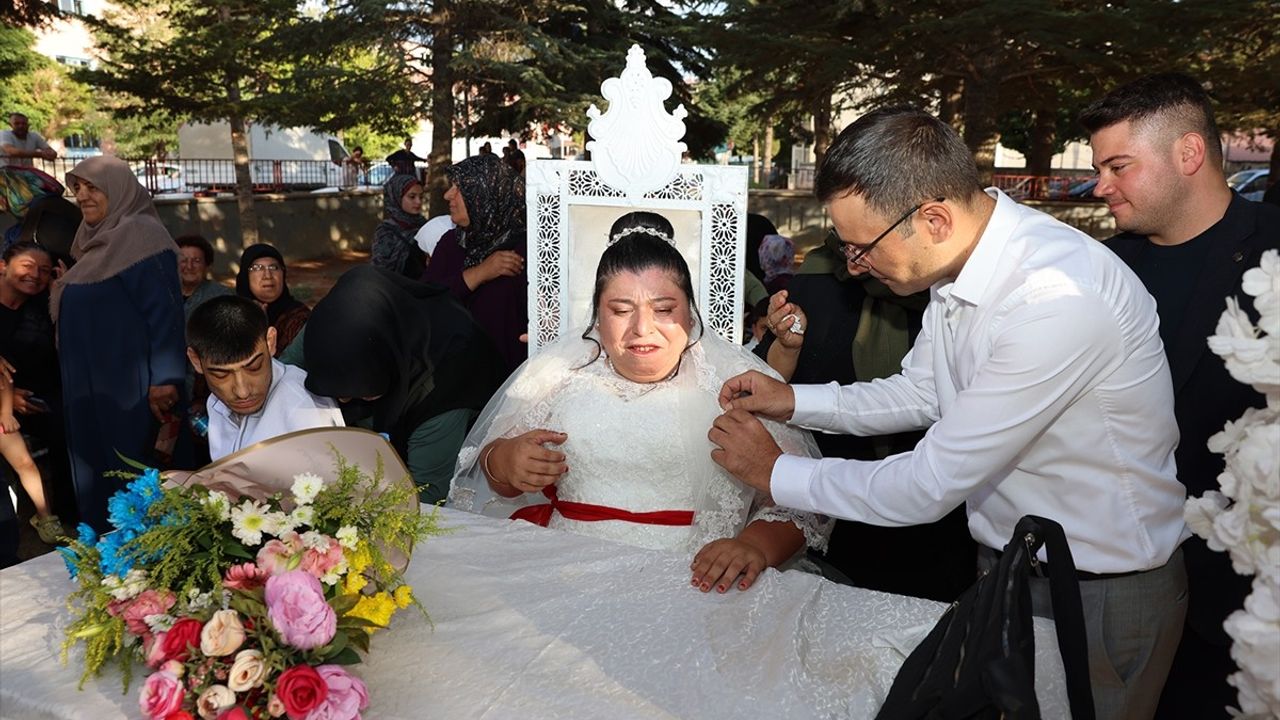 Kahramanmaraş'ta Engelli Hatice Alkan'ın Gelinlik Hayali Gerçekleşti