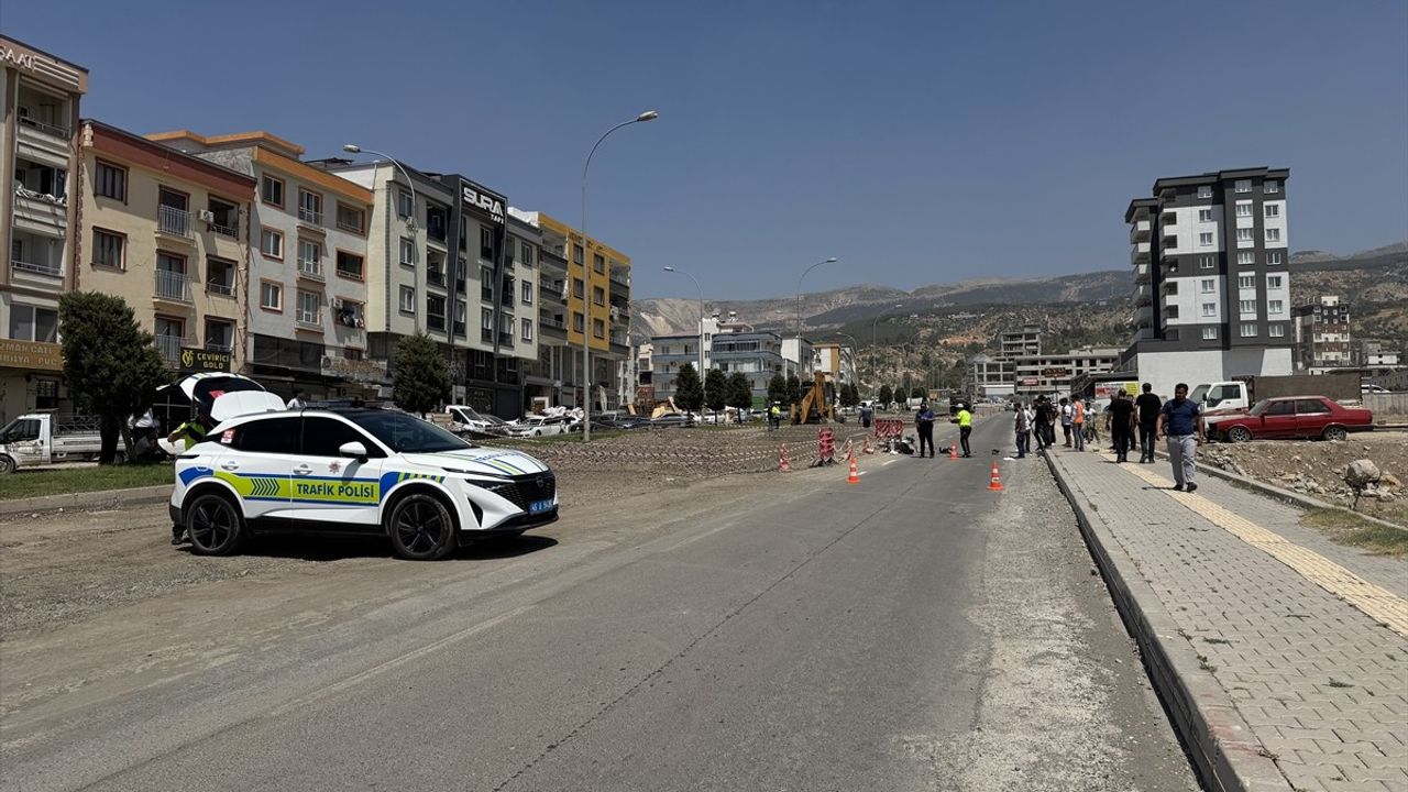 Kahramanmaraş'ta Motosiklet Sürücüsü İş Makinesinin Altında Kaldı