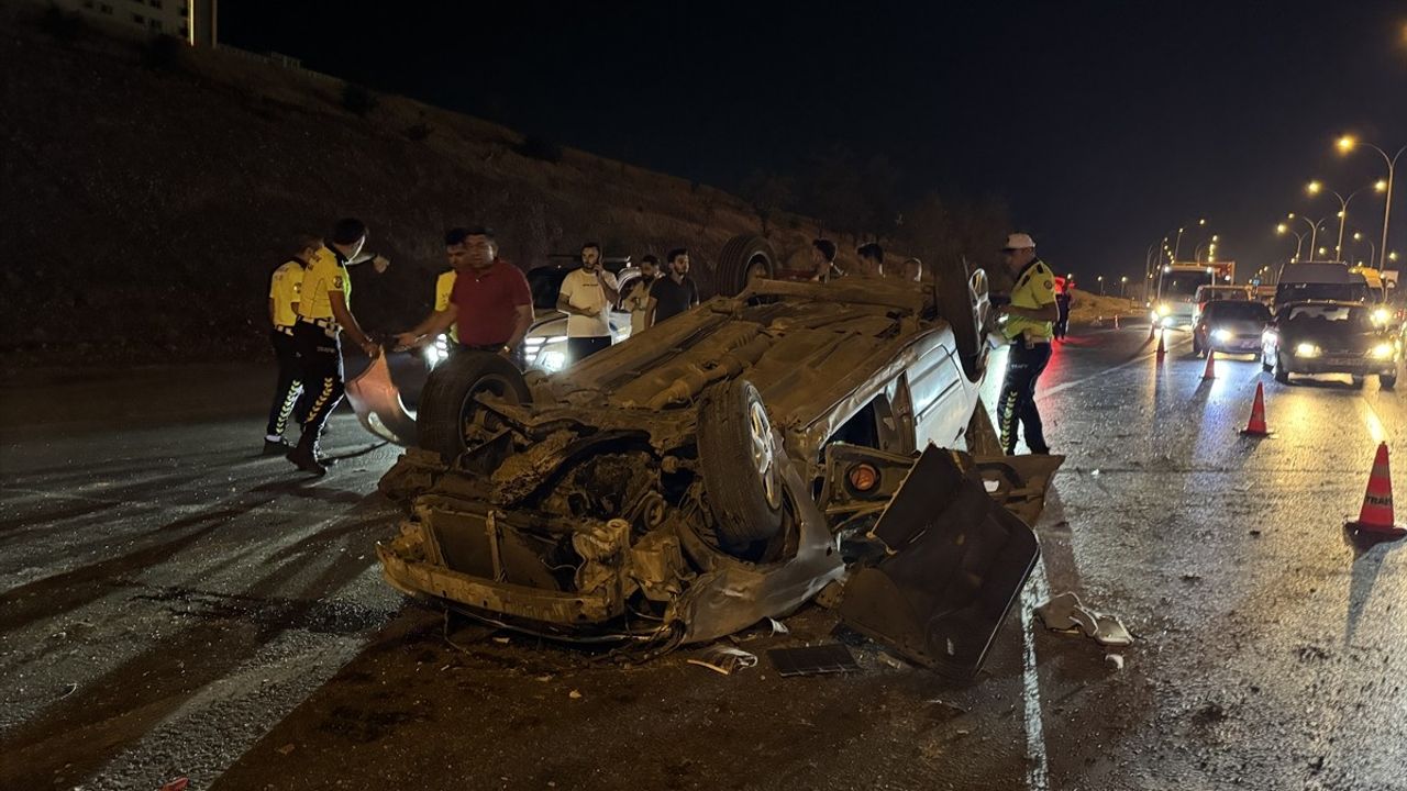 Kahramanmaraş'ta Takla Atan Otomobilin Sürücüsü Yaralandı