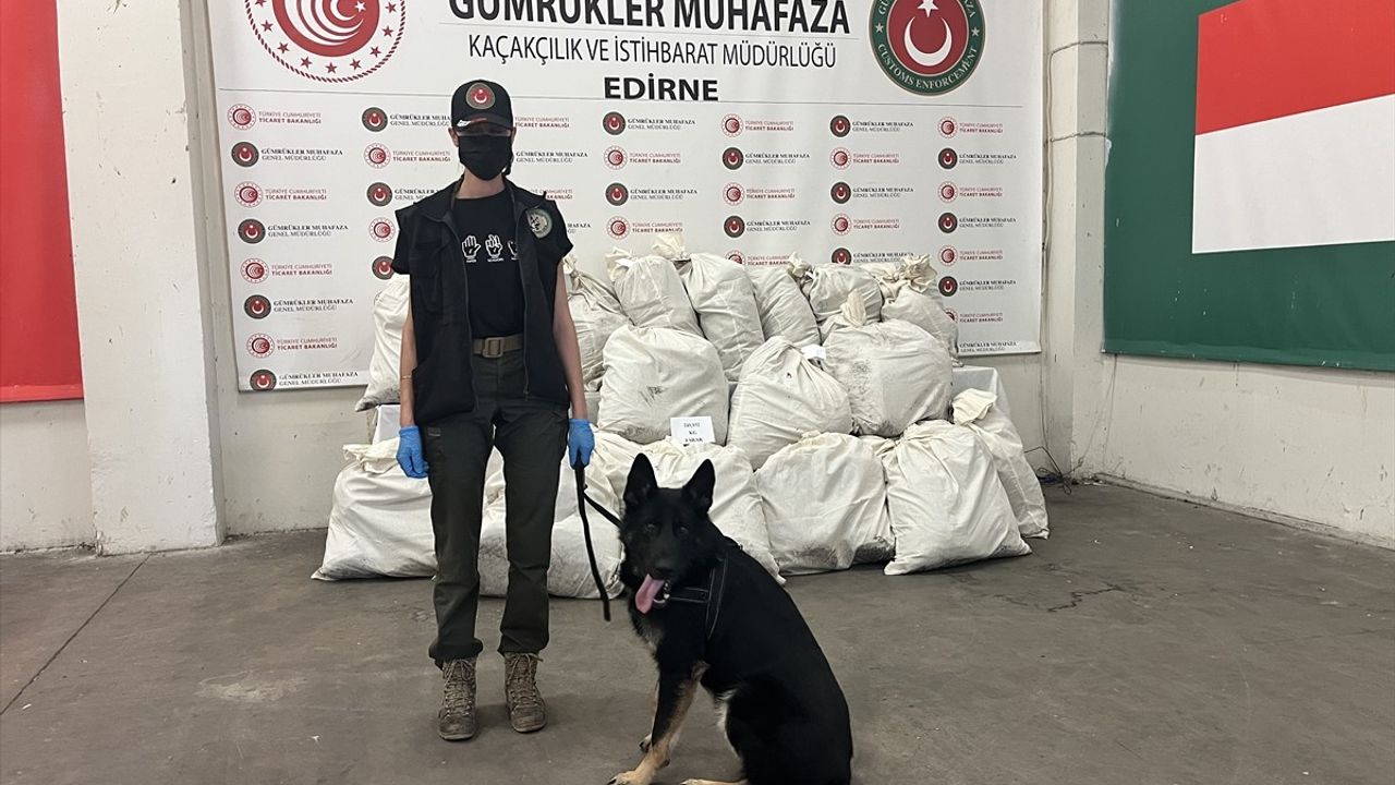 Kapıkule'de 245 kilo 932 gram esrar ele geçirildi