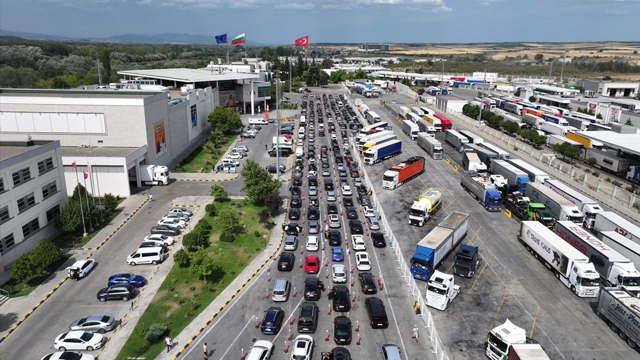 Kapıkule'de Gurbetçilerin Hüzünlü Dönüşü Devam Ediyor