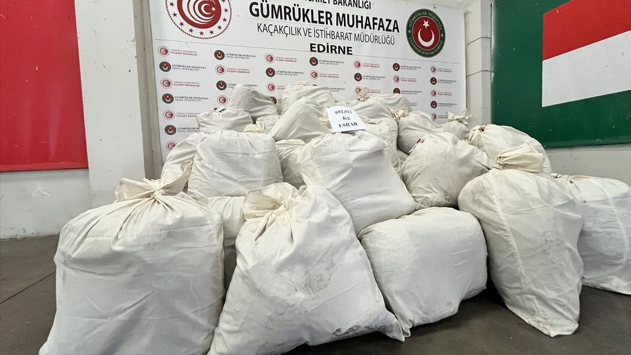 Kapıkule'de Tırda 692 Kilogram Esrar Ele Geçirildi, 10 Şüpheli Tutuklandı