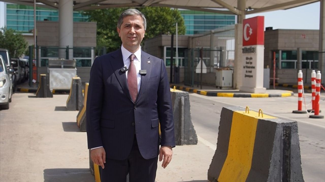 Kapıkule'de Zafer Sırakaya Gurbetçileri Uğurladı