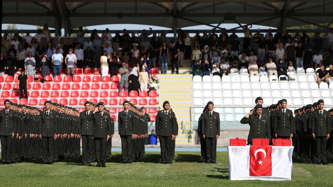 Kara Astsubay MYO'nda Diploma ve Sancak Devir Teslim Töreni