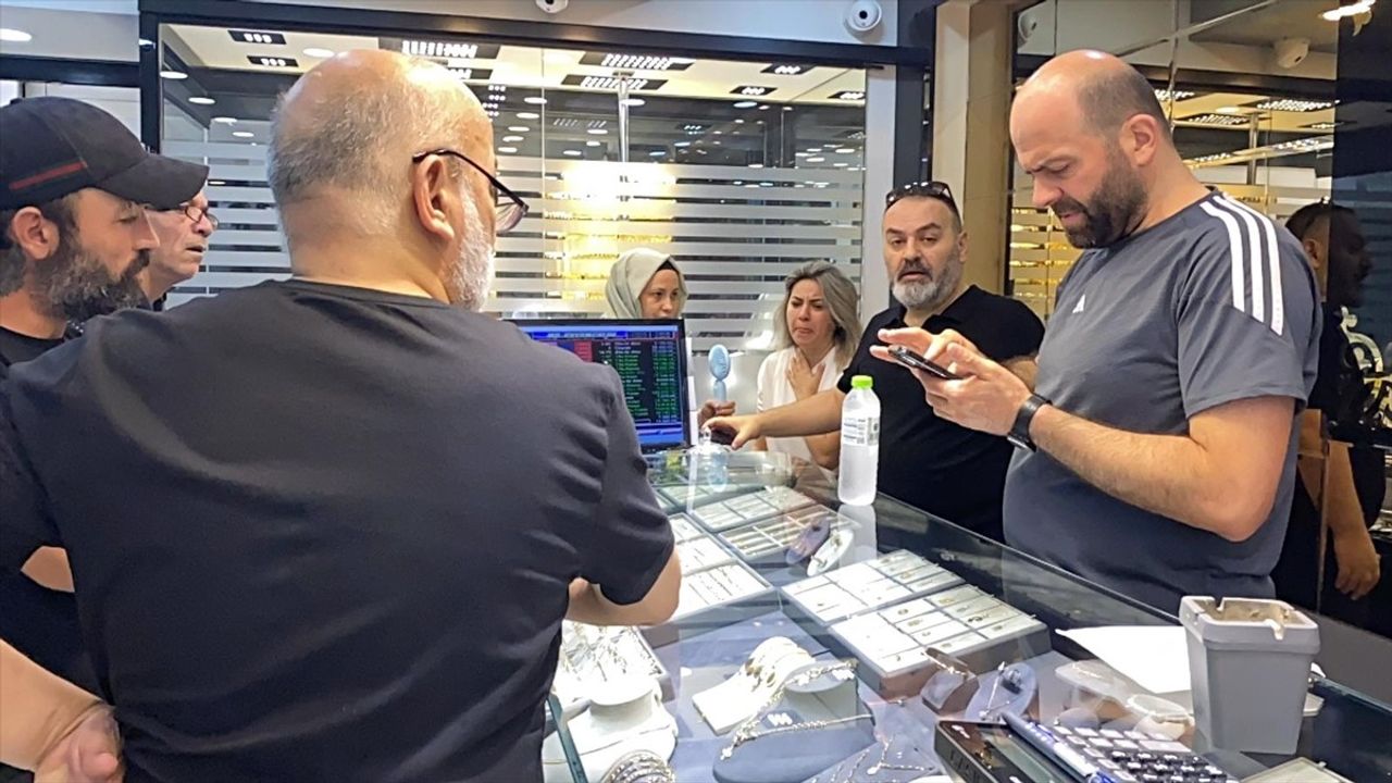 Karabük'te kuyumcu soygun girişimi: Boncuk atan tabancayla maskeli şüpheli gözaltında