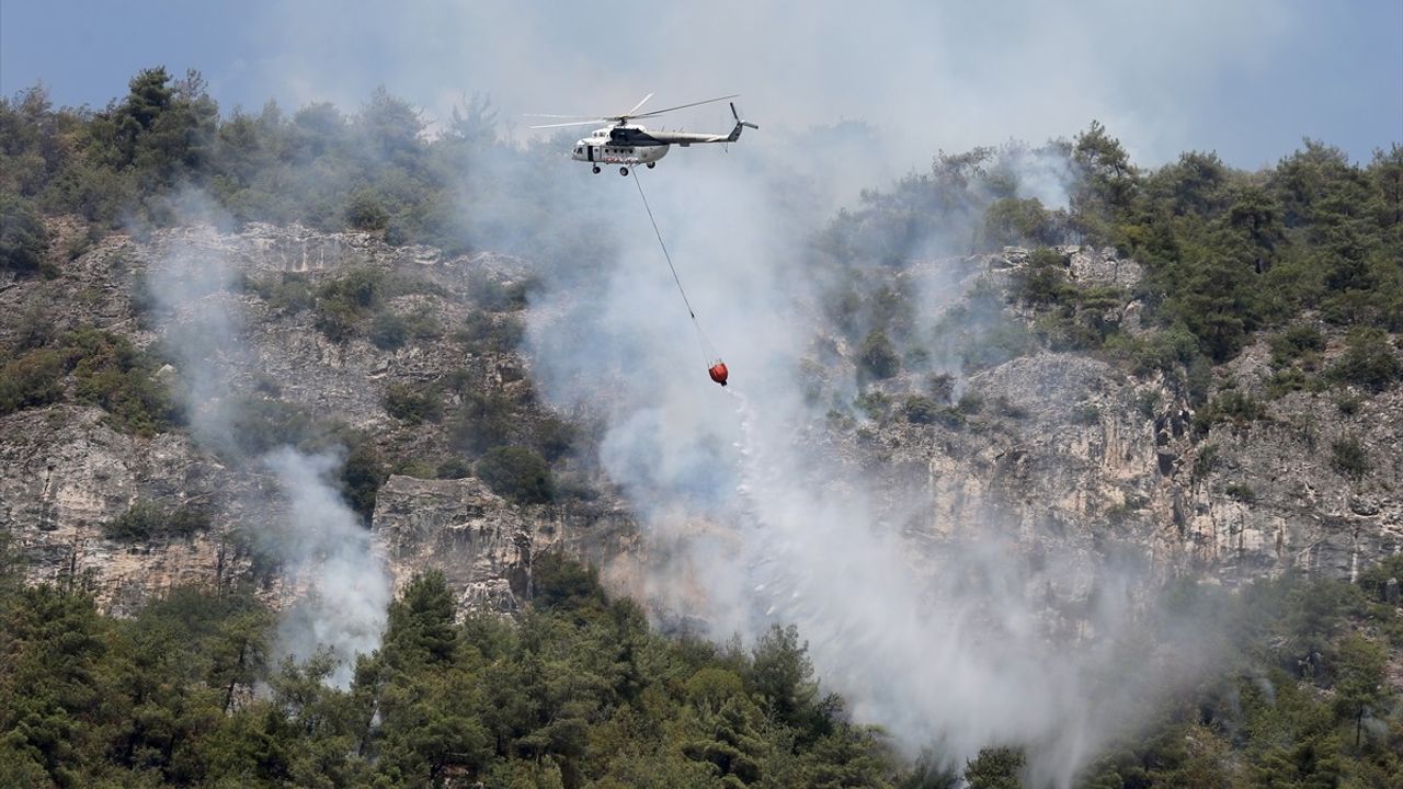 Karabük'te Yeniden Başlayan Yangında Müdahale Devam Ediyor