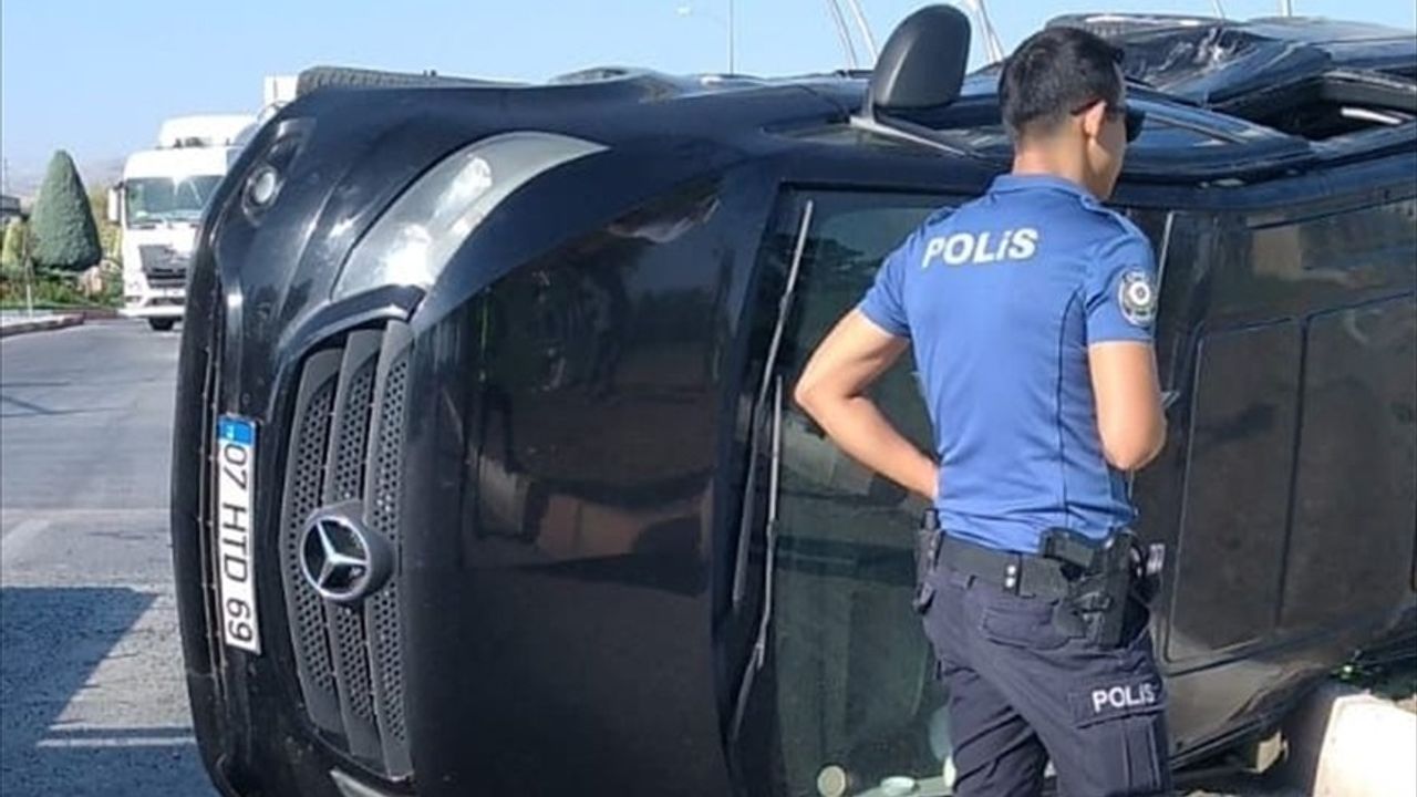 Karaman'da Minibüs ve Otomobil Çarpıştı: 8 Yaralı