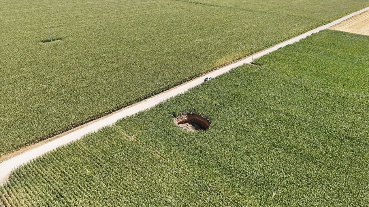 Karaman Sudurağı'nda 15 Metre Çapında Obruk Oluştu