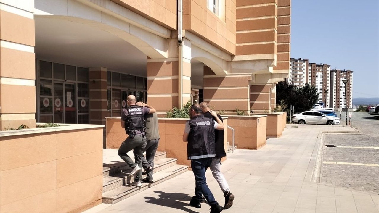 Kastamonu'da Uyuşturucu Operasyonu: 2 Şüpheli Tutuklandı