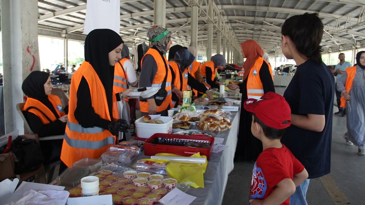 Kayseri'de 'Gazze İçin Dayanışma Kermesi' Vatandaşlardan Yoğun İlgi