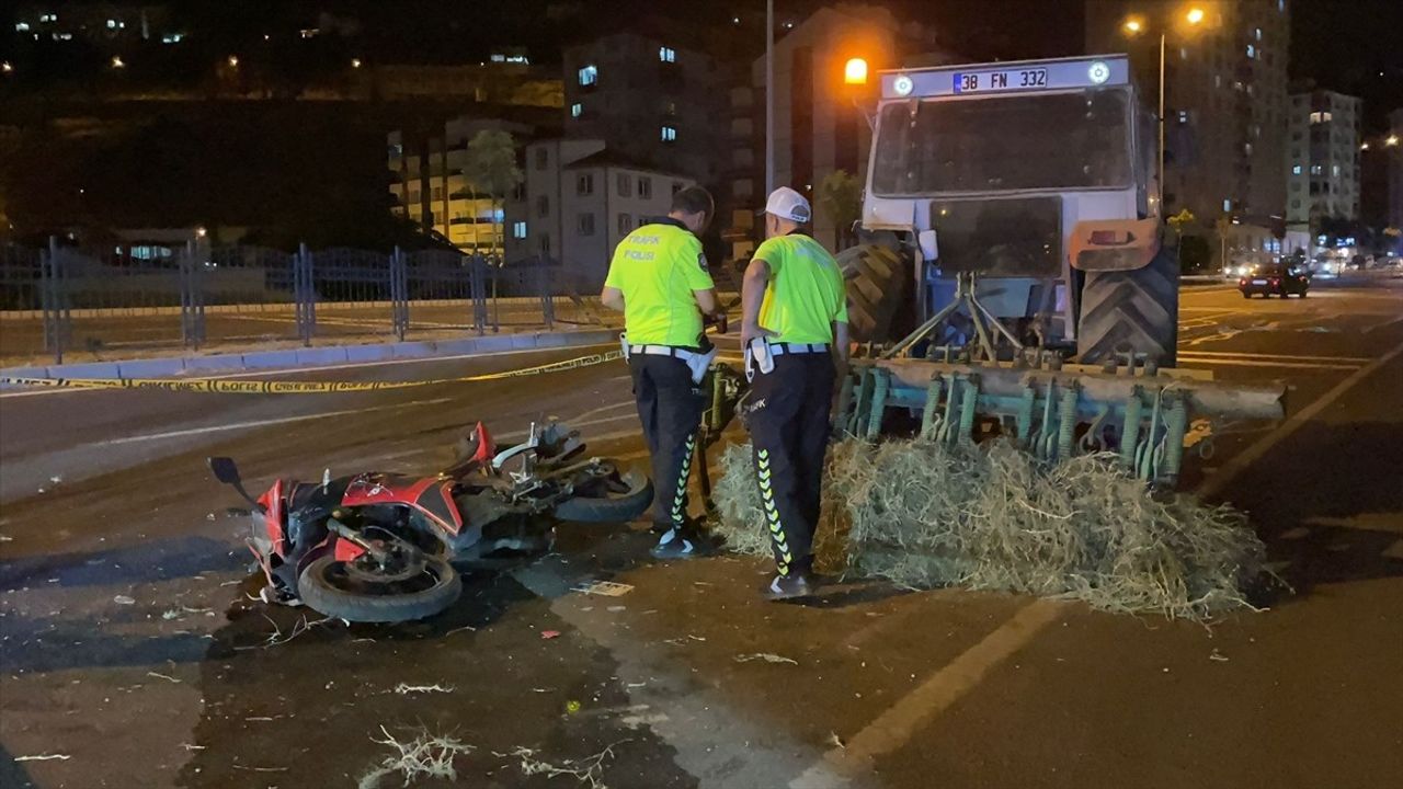 Kayseri'de Motosiklet-Traktör Çarpışması: 1 Ölü