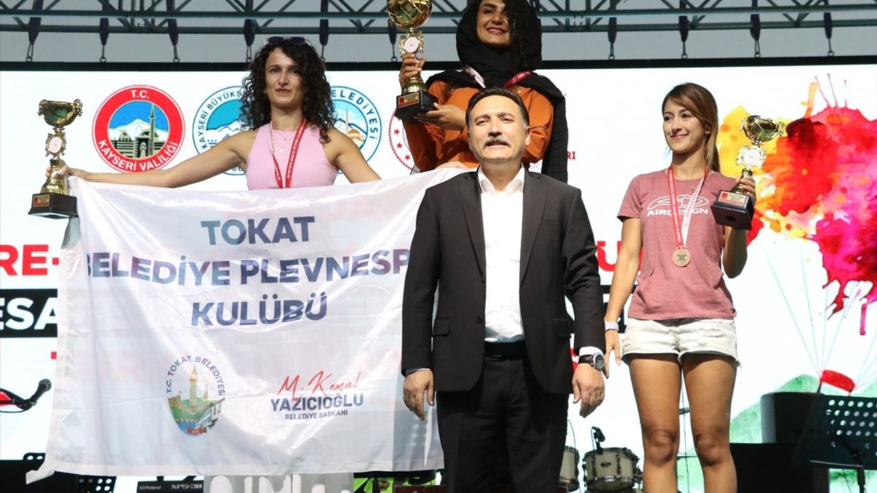 Kayseri'de Türkiye Yamaç Paraşütü Şampiyonası ve Dünya Kupası Ön Eleme Sona Erdi