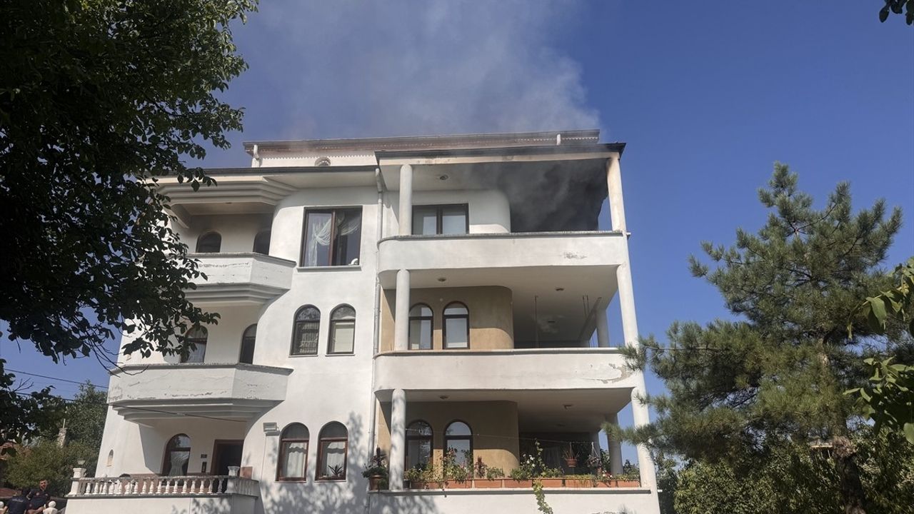 Kayseri'de Villada Yangın Paniği: İtfaiye Ekipleri Zamanında Müdahale Etti