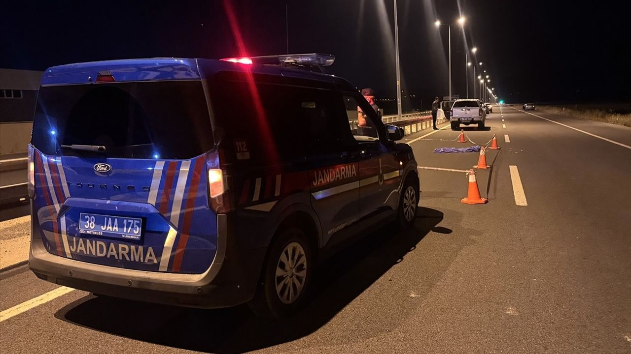 Kayseri İncesu'da Motosiklet Kazası: Nurican Karaca (23) Hayatını Kaybetti