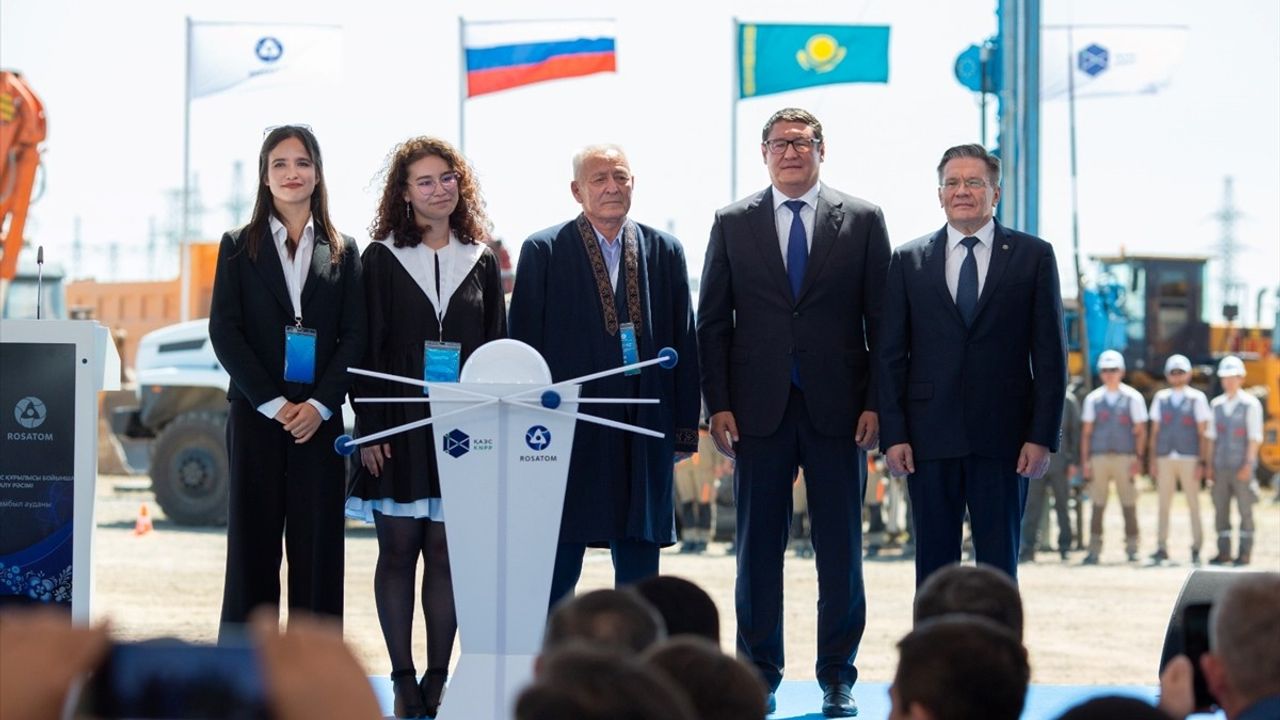 Kazakistan, İlk Nükleer Enerji Santralinin İnşasına Başladı