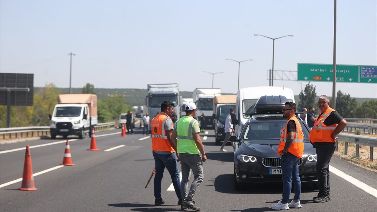 Kırklareli'nde Yangın Nedeniyle Avrupa Otoyolu Trafiğe Kapandı