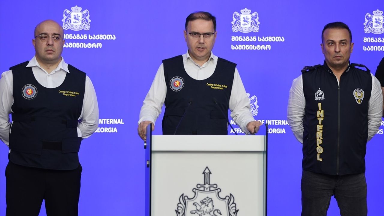 Kırmızı Bültenle Aranan 12 Kişi Gürcistan'da Gözaltına Alındı