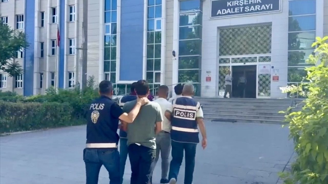 Kırşehir'de Emekli Kadını Polis Kılığıyla Dolandıran 3 Zanlı Tutuklandı