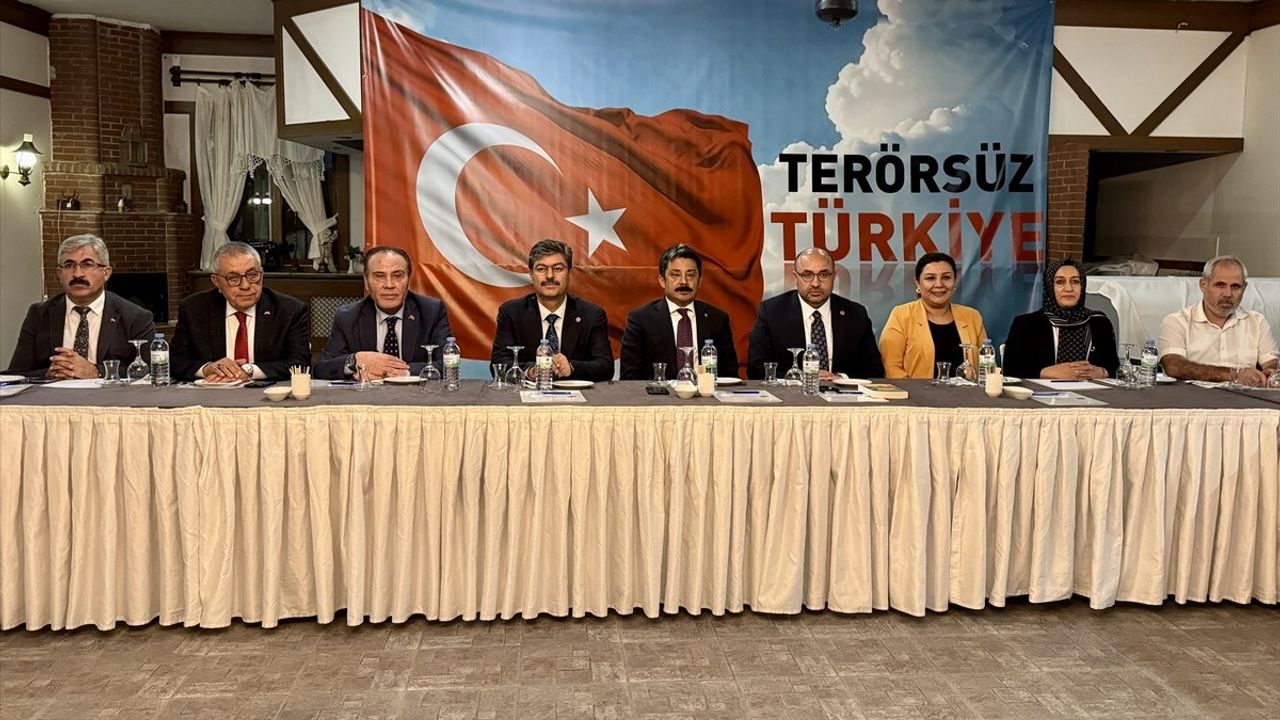 Kırşehir'de 'Terörsüz Türkiye' Süreci 16 İlin Şehit Ailelerine Anlatıldı